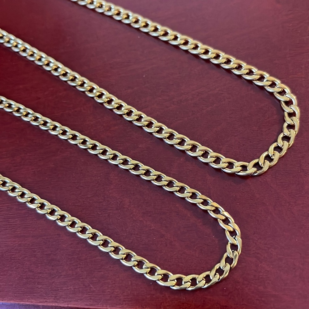 5/$15✨ Pair of curb chain necklaces